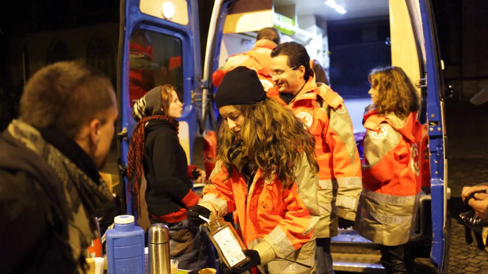 Précarité : l’État fragilise les associations dont il dépend