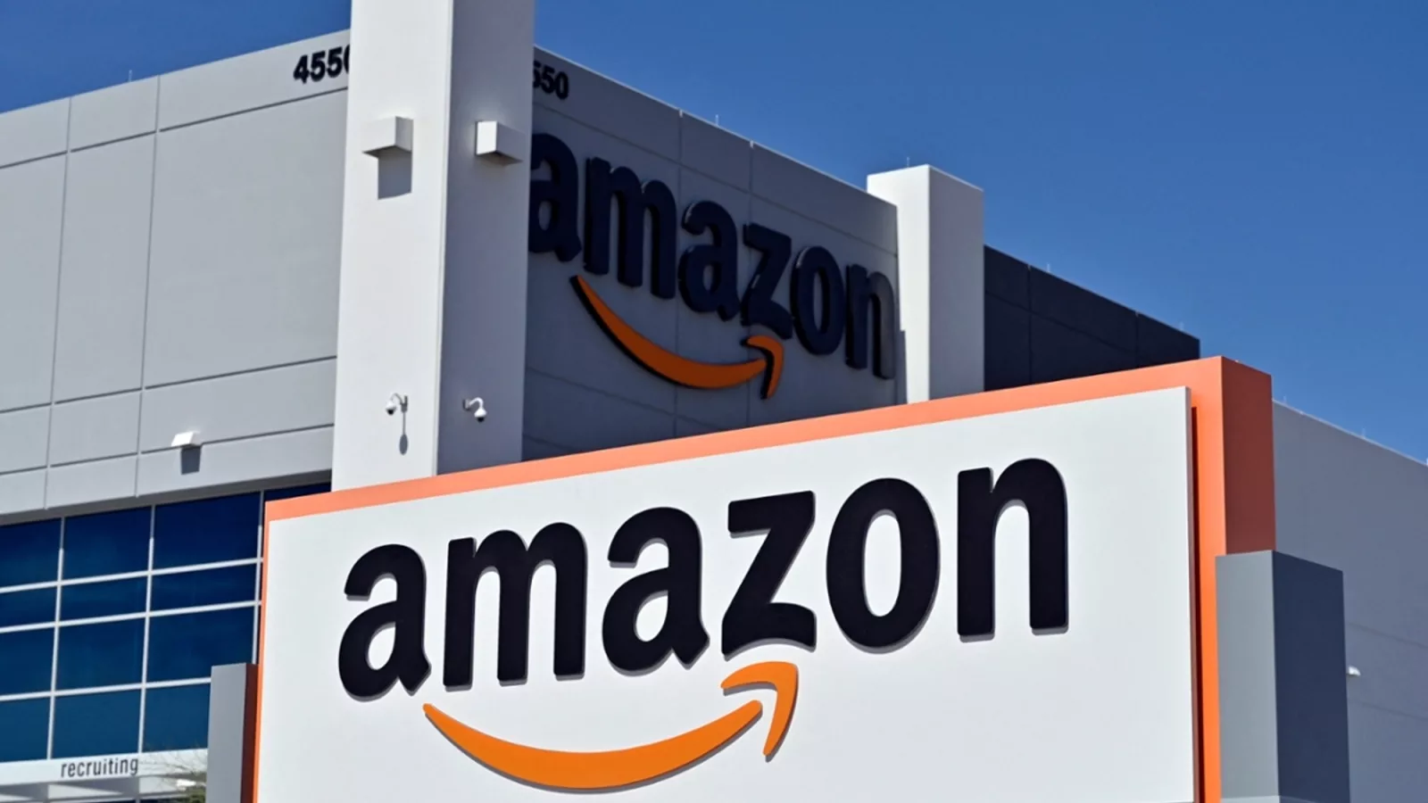 Amazon investit 200 millions d'euros à Beauvais et accélère son expansion logistique en France