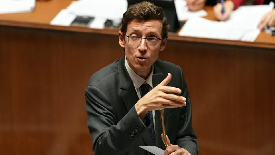 Crise des lycées : le gouvernement débloque des moyens, les syndicats restent mobilisés