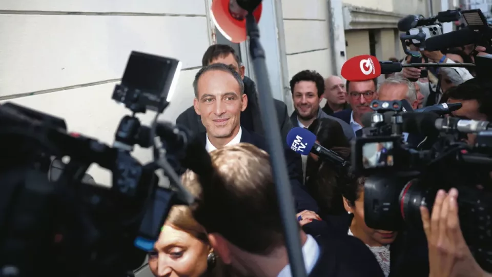 Primaire socialiste : Raphaël Glucksmann s'impose largement et prend la tête de la gauche réformiste