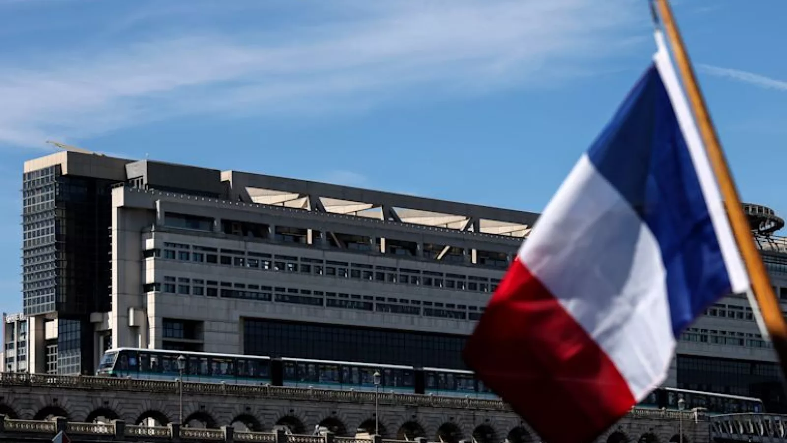 À 5 %, la dette française renchérit encore : pourquoi ce taux inquiète Bercy
