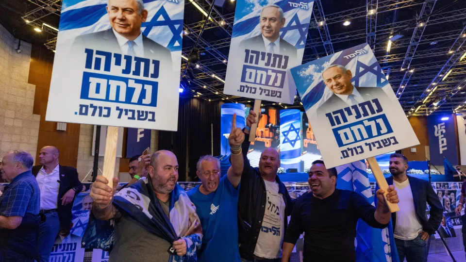 Des militants du Likoud, le parti de Benyamin Netanyahou, rassemblés lors de la soirée électorale du parti, le mardi 27 octobre 2026 à Jérusalem