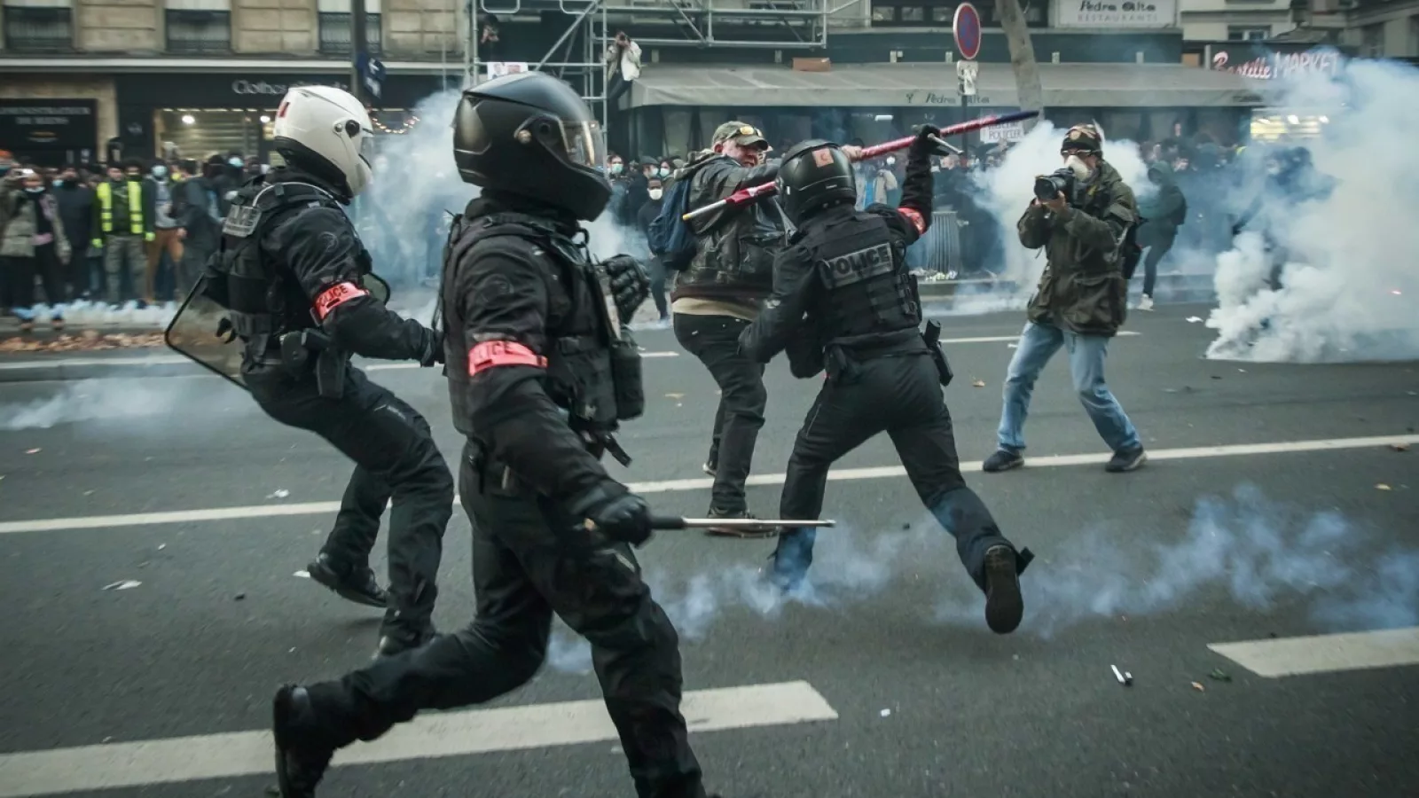 Des affrontements ont eu lieu sur le parcours de la manifestation entre République et Bastille