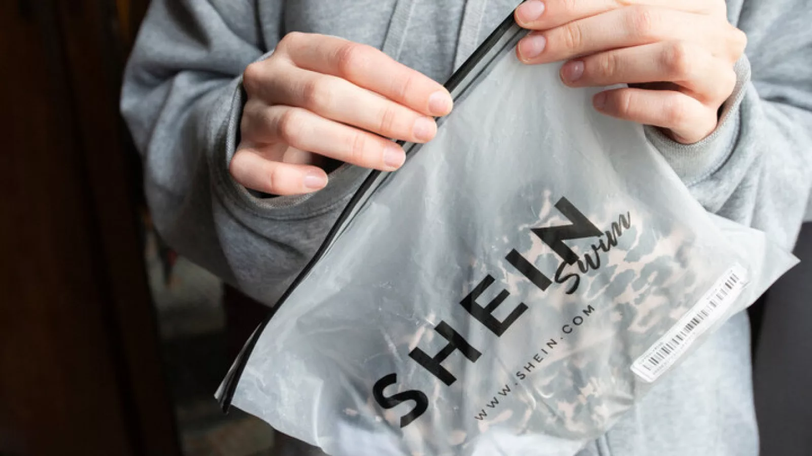 Les plateformes Shein, Temu et AliExpress devront supporter de nouveaux frais douaniers à partir du 1er novembre, alors que leur fréquentation recule déjà en France.