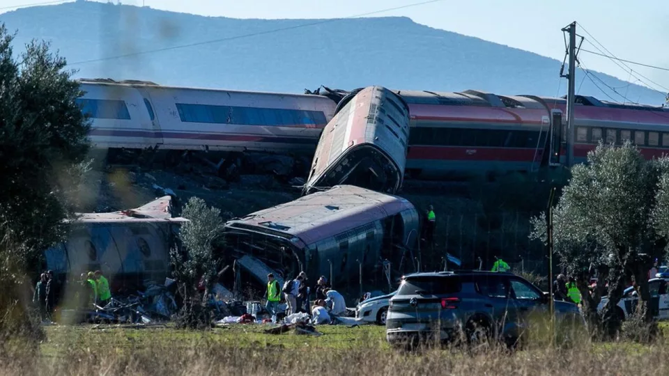 La collision entre un AVE de Renfe et un train Iryo, mercredi 28 octobre près d'Urda, au sud de Madrid, a fait au moins 68 morts après une panne du système de sécurité ferroviaire.