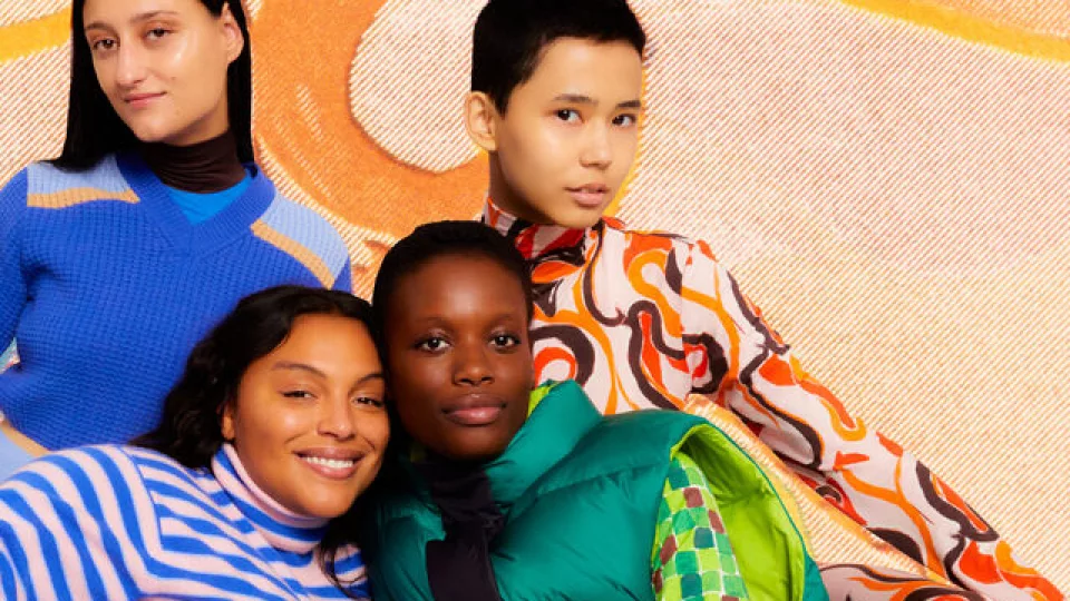 Uniqlo dévoile une collection de pulls unisexes signée Francesco Risso, ancien directeur artistique de Marni, avec des modèles proposés entre 39,90 et 49,90 euros.
