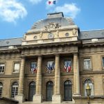 Au procès des revenantes de Daech, Jennyfer Clain et deux proches comparaissent à Paris pour avoir rejoint l’État islamique en Syrie.