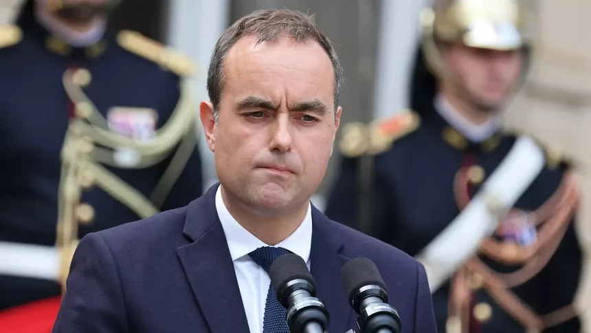 Sébastien Lecornu a annoncé la fin, dès janvier 2026, des privilèges « à vie » des anciens Premiers ministres – voitures, secrétariats et protections policières – pour en faire des dispositifs limités et conditionnés.
