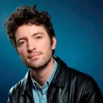 L’auteur et journaliste Paul Gasnier, dont le livre La Collision interroge le lien entre deuil et politique.
