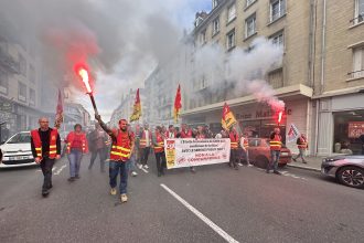 Dirigeants syndicaux à la sortie de Matignon annonçant une journée de mobilisation nationale le 2 octobre après leur rencontre avec Sébastien Lecornu.