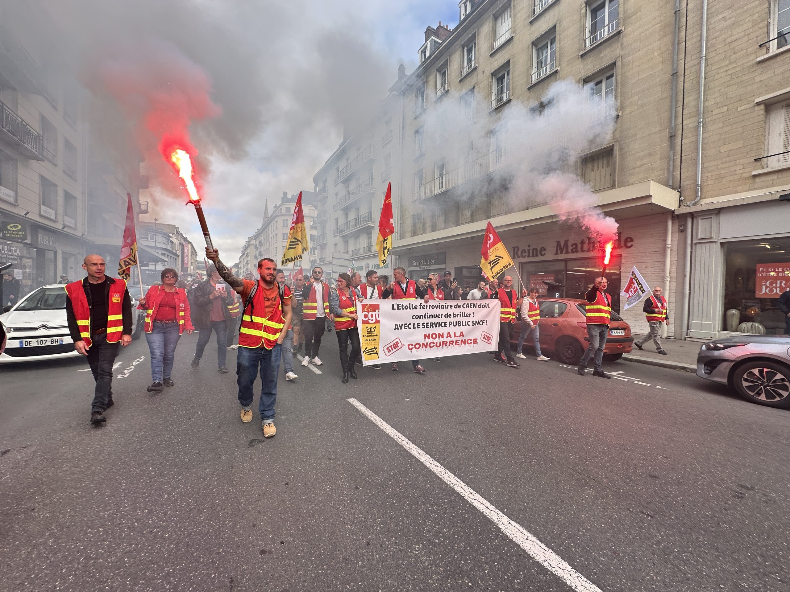 Dirigeants syndicaux à la sortie de Matignon annonçant une journée de mobilisation nationale le 2 octobre après leur rencontre avec Sébastien Lecornu.