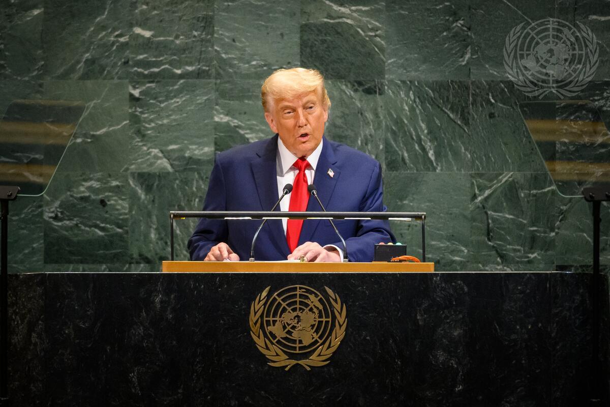 Donald Trump a prononcé un discours offensif à l’ONU, rejetant le multilatéralisme et attaquant les politiques climatiques et migratoires européennes, accentuant la fracture transatlantique.