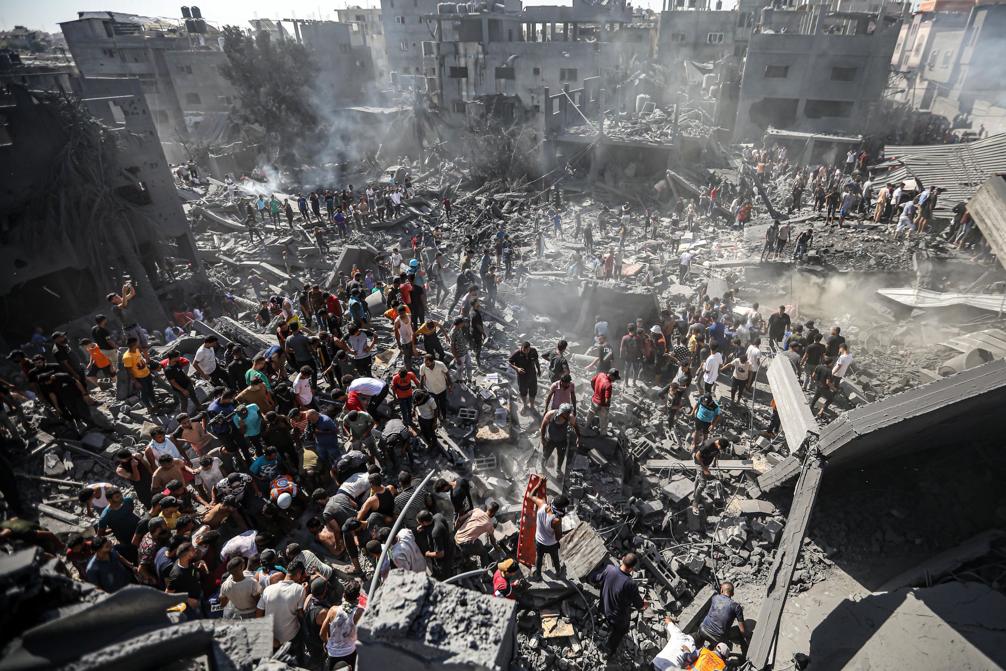 Israël a lancé une offensive terrestre majeure sur Gaza-ville, provoquant un exode massif de civils et une condamnation internationale face à une crise humanitaire sans précédent.