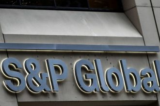 Standard & Poor’s a abaissé d’un cran la note de la dette française, désormais classée A+ Photo : Reuters