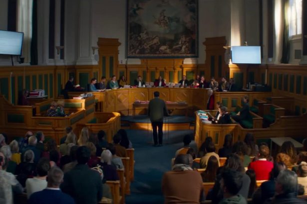 Les jurés d'assises sont aux côtés des magistrats professionnels.