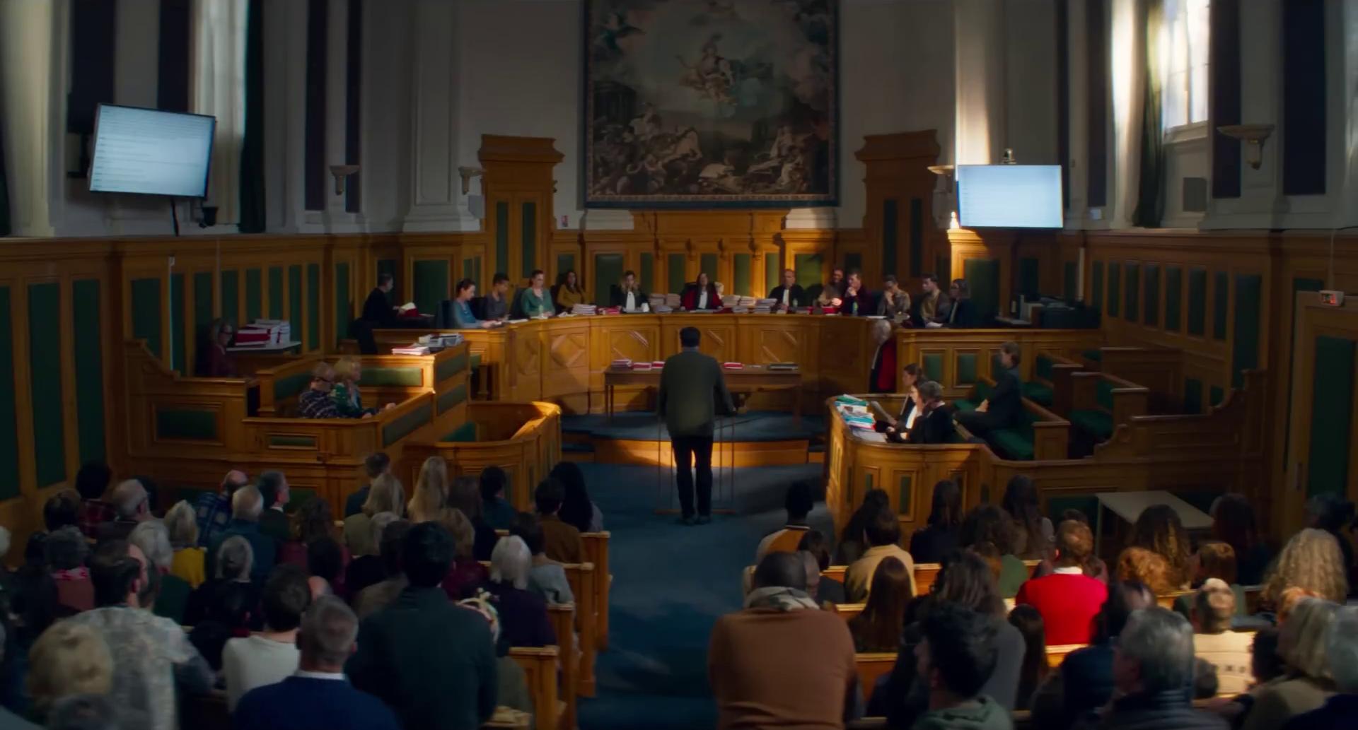 Les jurés d'assises sont aux côtés des magistrats professionnels.