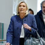 Marine Le Pen lors de sa visite au Sommet de l’élevage à Cournon-d’Auvergne, le 9 octobre 2025.