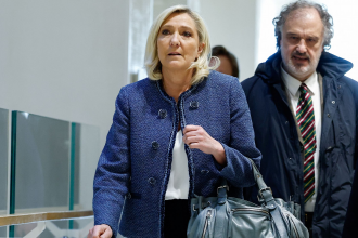 Marine Le Pen lors de sa visite au Sommet de l’élevage à Cournon-d’Auvergne, le 9 octobre 2025.