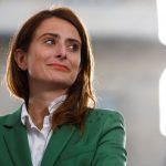 Marine Tondelier, secrétaire nationale du parti Les Écologistes (Les Verts), assiste à un rassemblement du Nouveau Front populaire, à Montreuil, près de Paris, le premier jour de la campagne officielle pour les élections législatives françaises, le 17 juin 2024. REUTERS/Sarah Meyssonnier