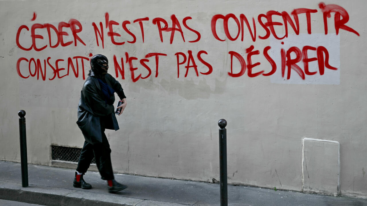 Mur avec un tag concernant le viol