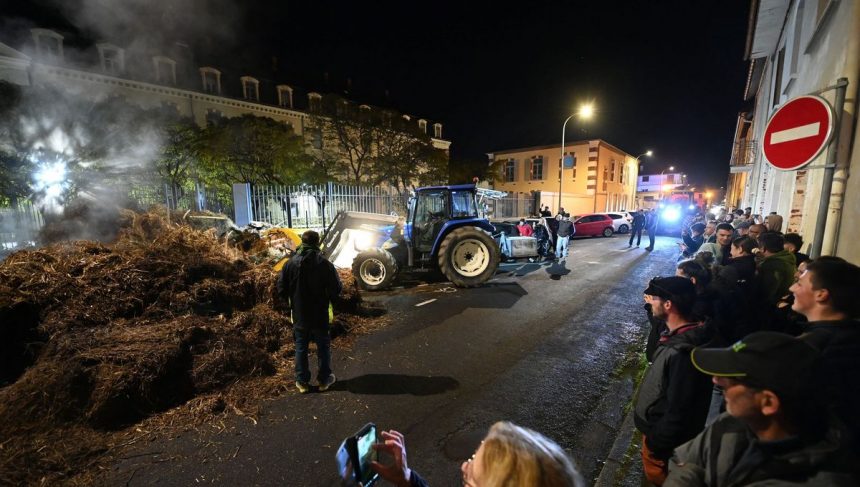 Mobilisation des agriculteurs dans les Hautes-Pyrénées © Maxppp - BASTIEN ARBERET