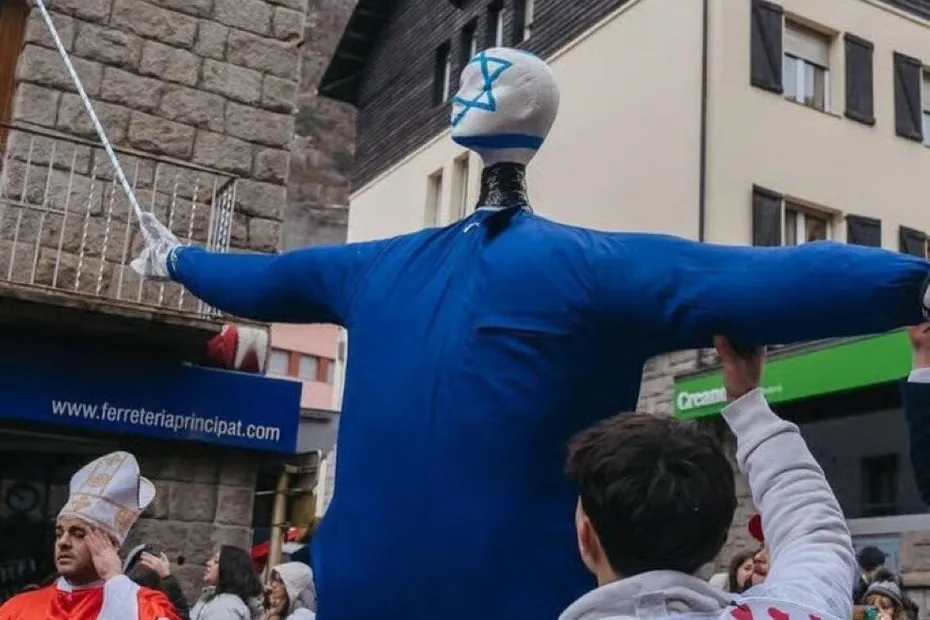 Le procès et l'exécution factices du "roi du carnaval" de la ville d'Encamp en Andorre a suscité l'indignation de la communauté juive - ComuEncamp