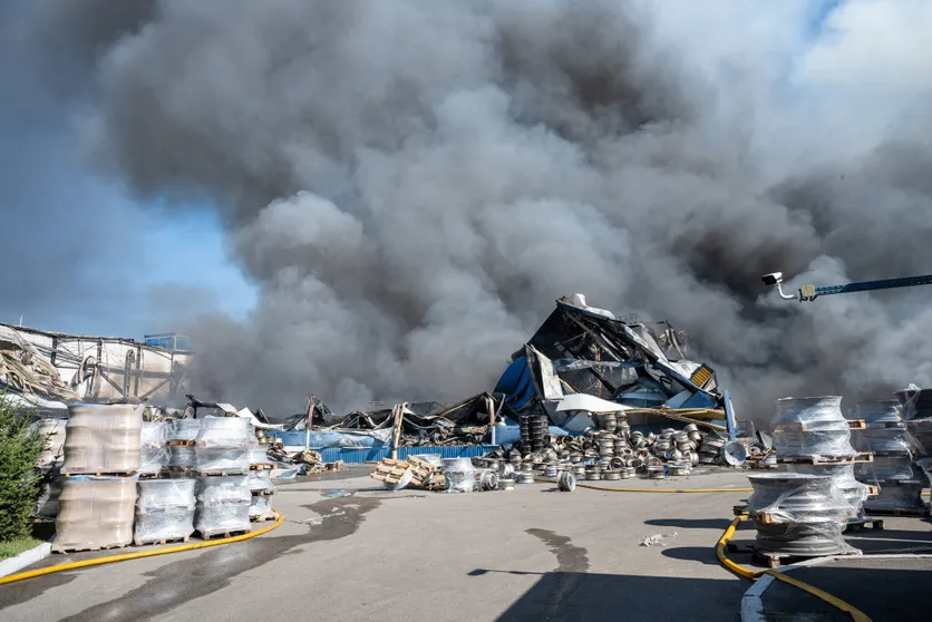 La guerre en Ukraine s’intensifie entre Kiev et la Russie, alors que Volodymyr Zelensky annonce la préparation de nouvelles frappes contre des cibles russes.