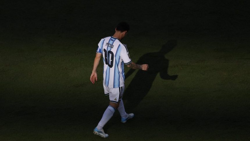Lionel Messi quitte l’Argentine à 39 ans après 207 sélections, 125 buts et vingt et un ans sous le maillot de l’Albiceleste.